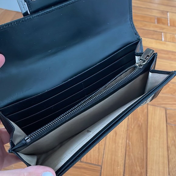 Vintage Fendi wallet in decent condition with only minor wear. - Picture 3 of 3